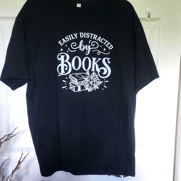 Tops - Womens Addicted to Books Tshirt  - Size 2x